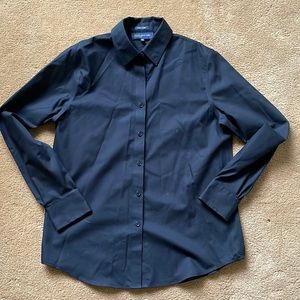 Jones New York easy care button up shirt. Women’s size S.
